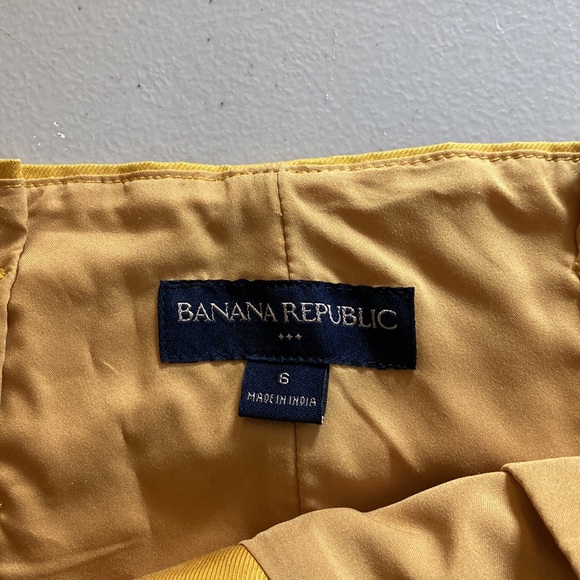 Banana Republic size 6, gold skirt with belt - Picture 6 of 11